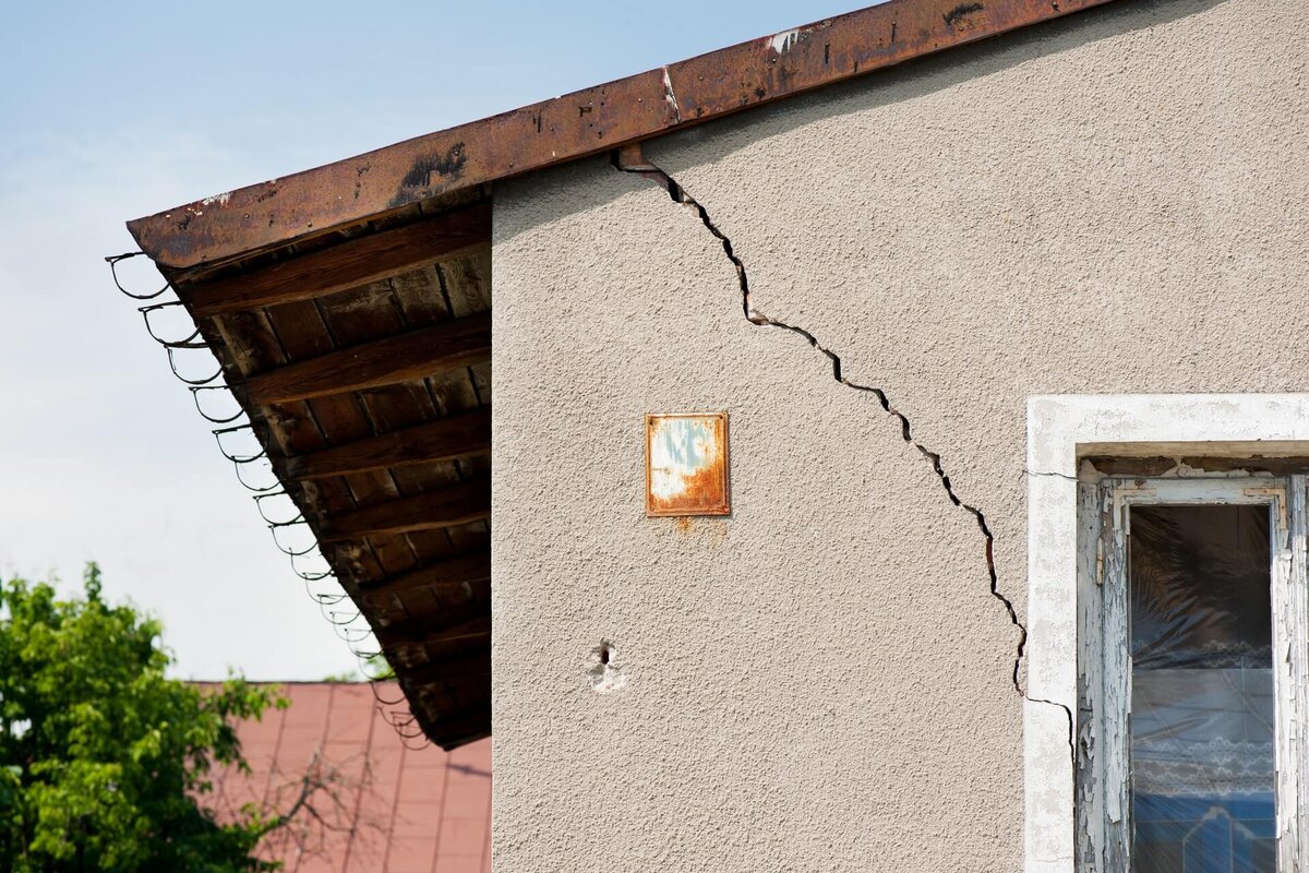 Треск в стенах и его причины. Случай из нашей практики