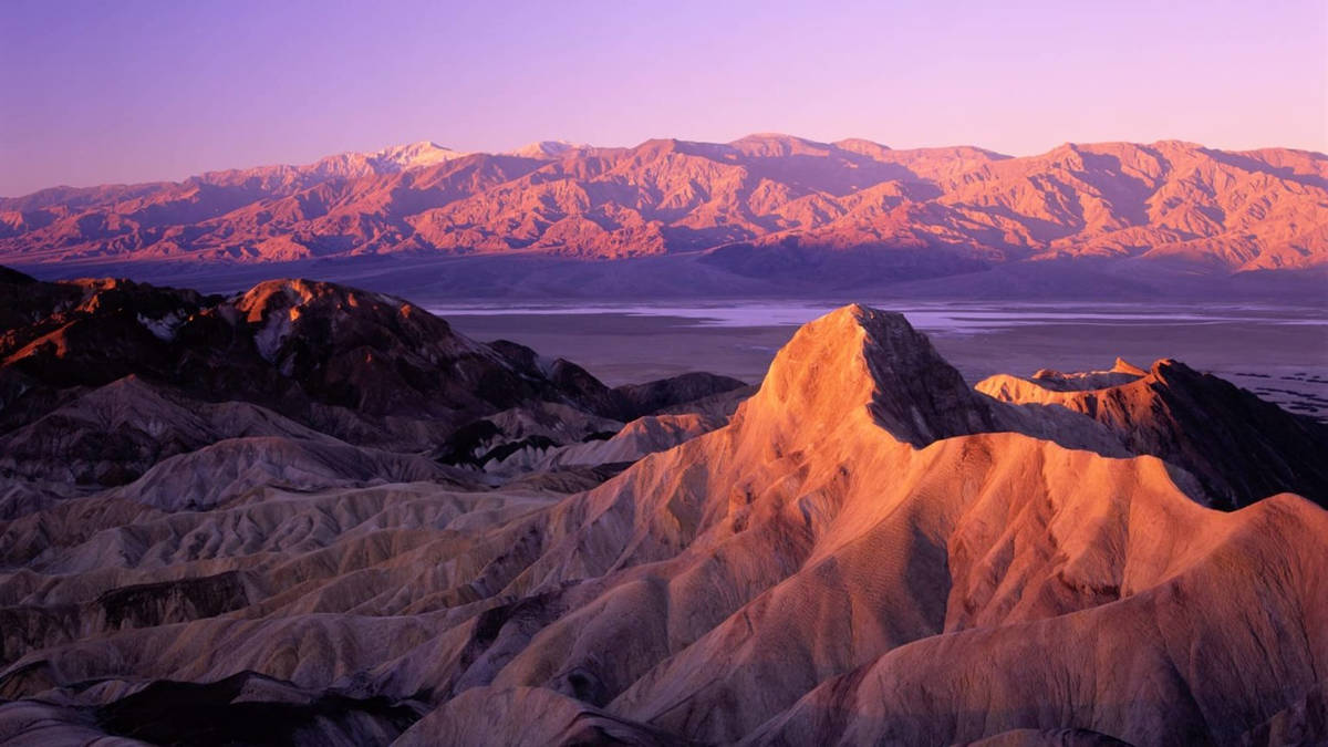 Впадина между. Death Valley National Park, Калифорния, США.