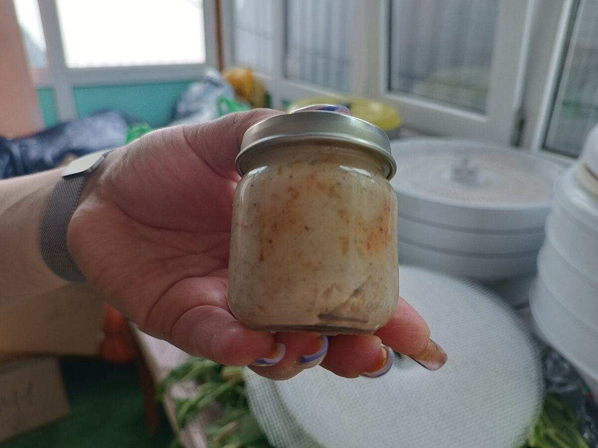 Перетёртое сало с чесноком – одна из самых любимых передачек у бойцов на передовой