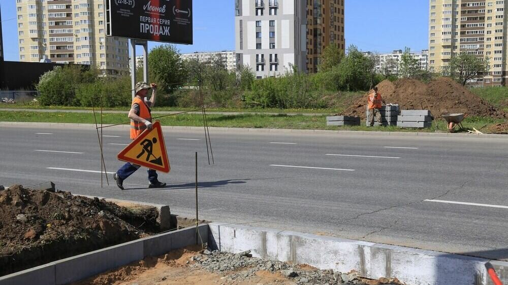     В Ижевске началось обустройство пешеходного перехода рядом с жилищным комплексом «Ежевика».