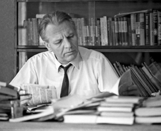      Писатель Сергей Смирнов