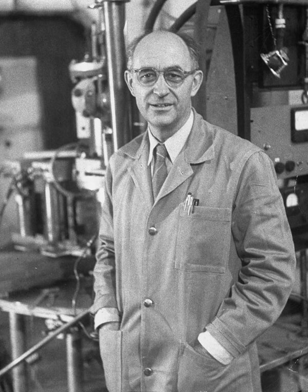 Энрико Ферми (итал. Enrico Fermi; 29 сентября 1901 – 28 ноября 1954) - итальянский, а позже натурализовавшийся американский физик