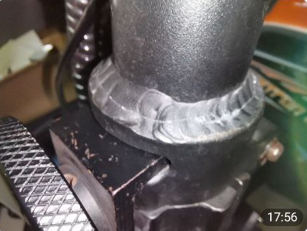 (свою трещину я не фотографировал, но выглядело это также)