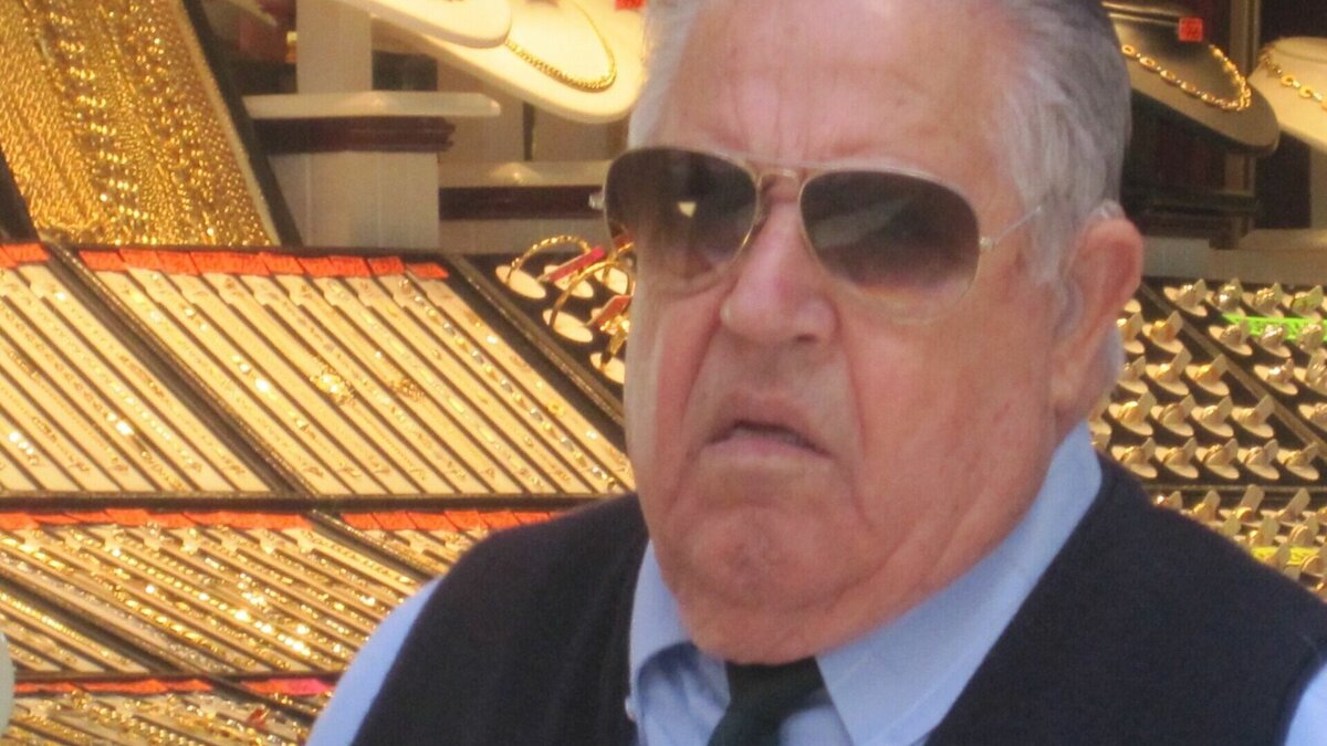     Представители властного аппарата, вероятно, могли быть втянуты в так называемое дело об ОПГ полиции Ростова, сообщил RostovGazeta политолог Александр Сухарь.