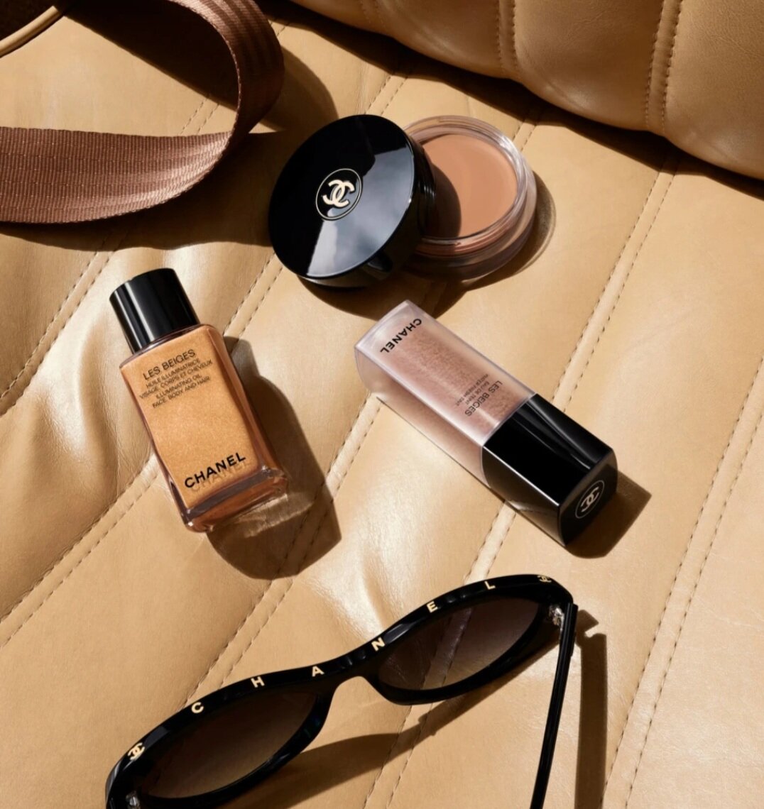 Средства из мини-коллекии Les Beiges 2023 от Chanel. Материал Chanel.