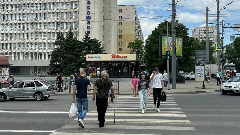     На нескольких перекрестках Ростова установили «говорящие» светофоры для людей с инвалидностью по зрению, сообщил глава администрации Алексей Логвиненко.