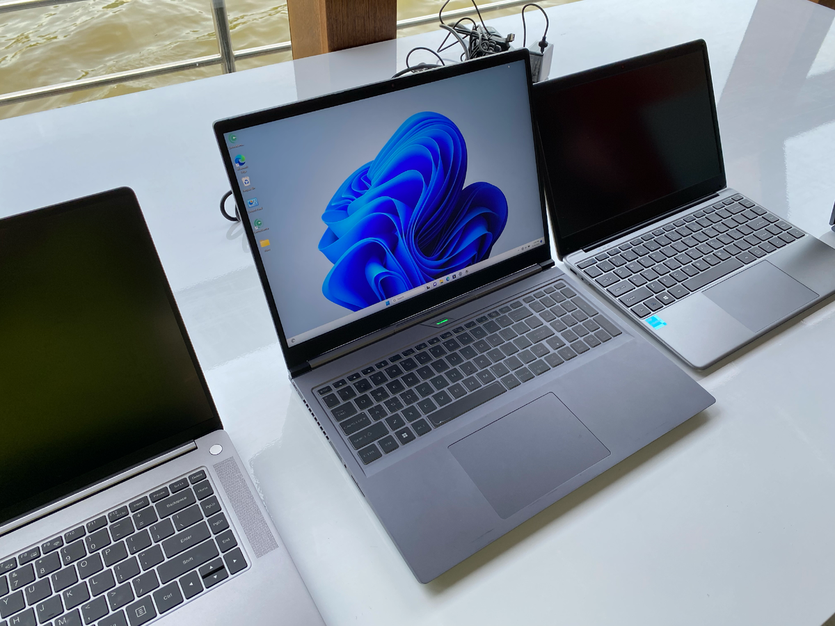 Посередине - Chuwi GameBook