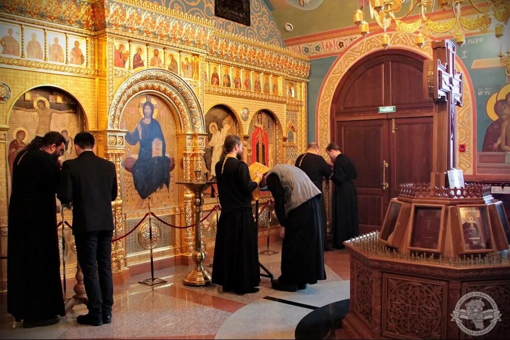 Как пройти исповедь в церкви. Таинство исповеди в православии. Исповедь в храме. Таинство исповеди в православии. Перечисление грехов перед исповедью.