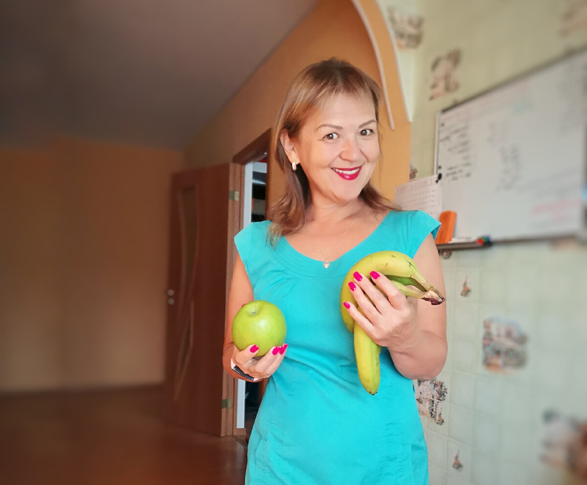 На фото любитель бананов, не зря родилась в год обезьяны и сладких яблок))