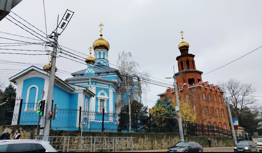Это Свято-Успенский собор г. Новороссийска (ул. Видова 26, центр). Я здесь проходила обучение и бываю в гостях у хора. (Ранее в моих публикациях присутствует этот храм 😃)