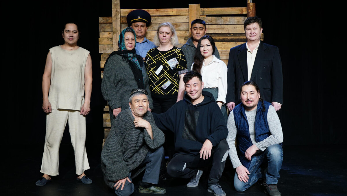 Артисты театра «Читiген» с комментатором Светланой Никель