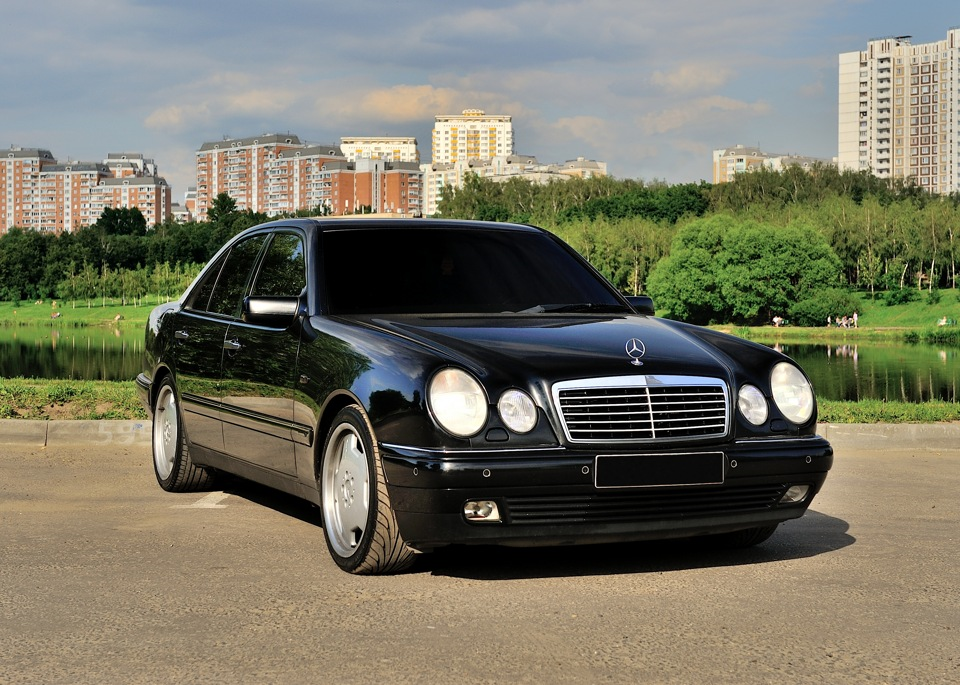 Mercedes w210 1996. Mercedes-Benz w210. Мерседес Бенц w210 AMG. Мерседес w210 черный. Mercedes Benz e210.