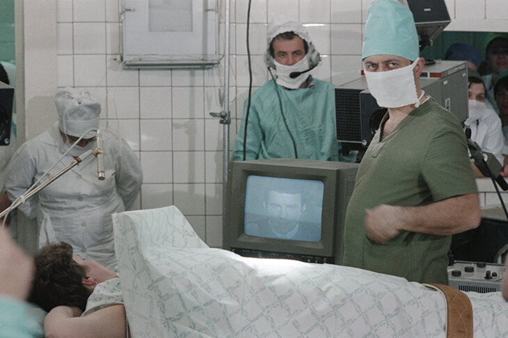 Анатолий Кашпировский. Обезболивание пациента дистанционно во время сеанса психотерапии. 1989 год