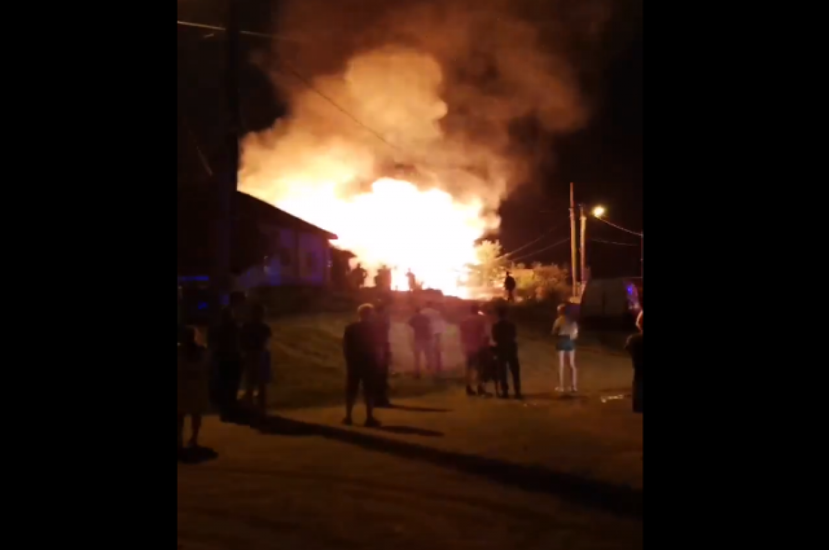    Ночной пожар уничтожил два дома и бани в Кыштыме