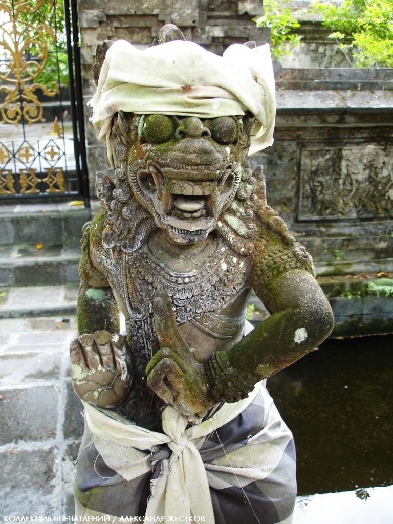 На Бали основная религия - особая форма индуизма 