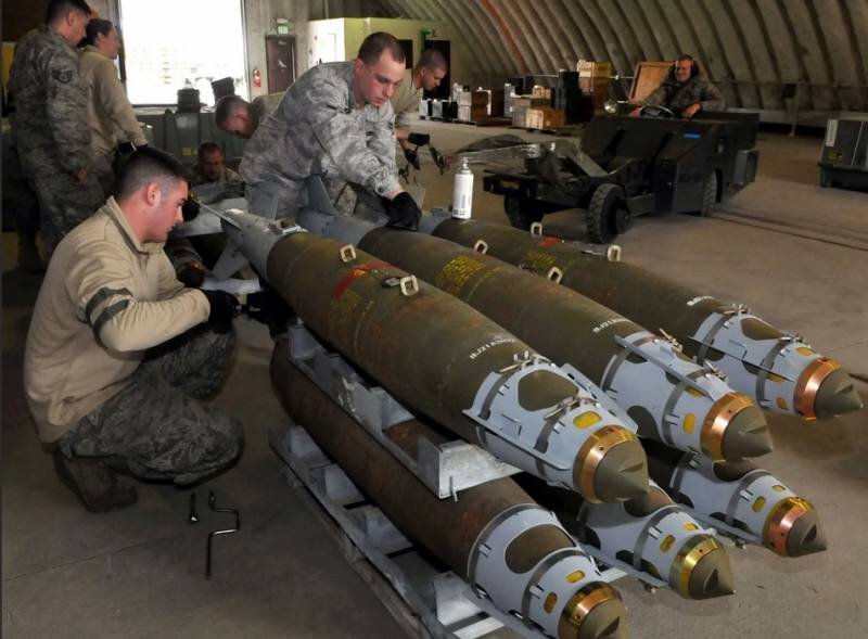 Военное обозрение третья. GBU-54 LJDAM. GBU-38 JDAM. GBU-54 "Laser JDAM". Авиационная бомба GBU-38