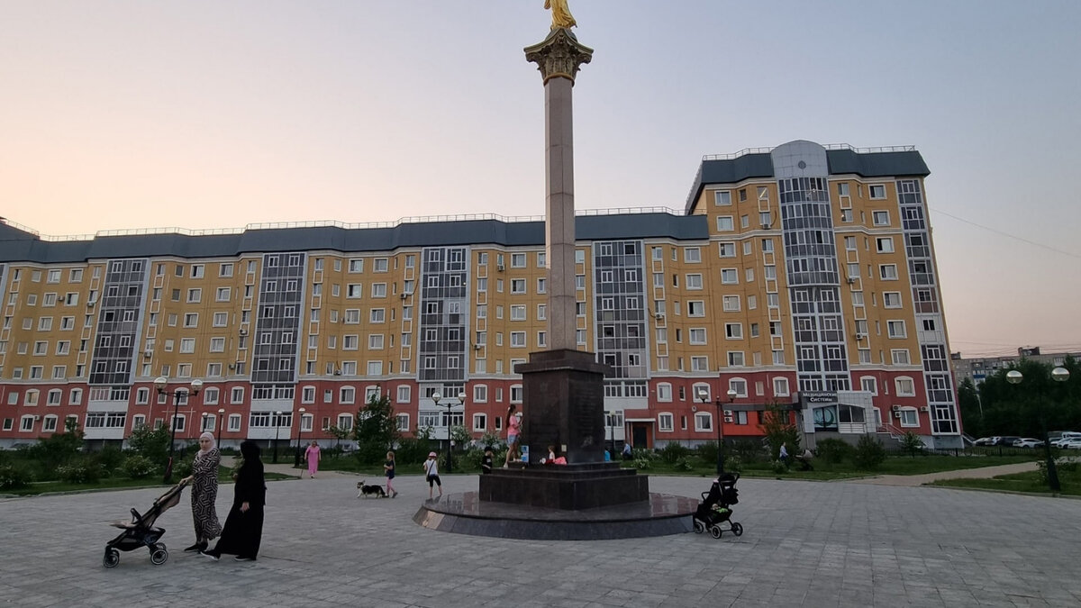     Горожане обвиняют в этом детей на самокатах.