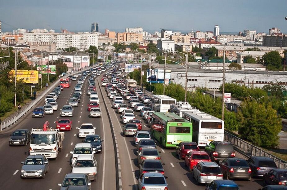 Автомобили города новосибирска. Автомобильный транспорт. Автомобильный транспорт в городе. Пробки в городе. Пробка машин.