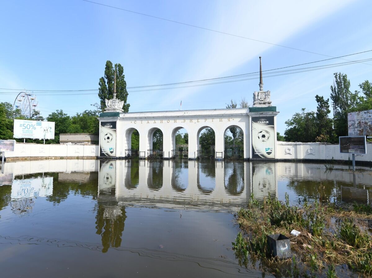    Подтопление стадиона "Энергия" в Новой Каховке после разрушения Каховской ГЭС© РИА Новости / Таисия Воронцова