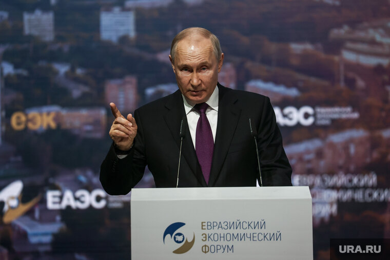    Президент РФ Владимир Путин лично поприветствовал делегации из стран ЕАЭС и СНГ
