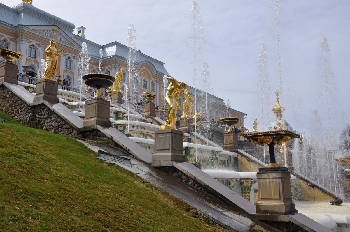 Петергоф дворцово-парковый комплекс. Петергоф экскурсии. Фонтаны Петергофа в Санкт-Петербурге. Петергоф давно.