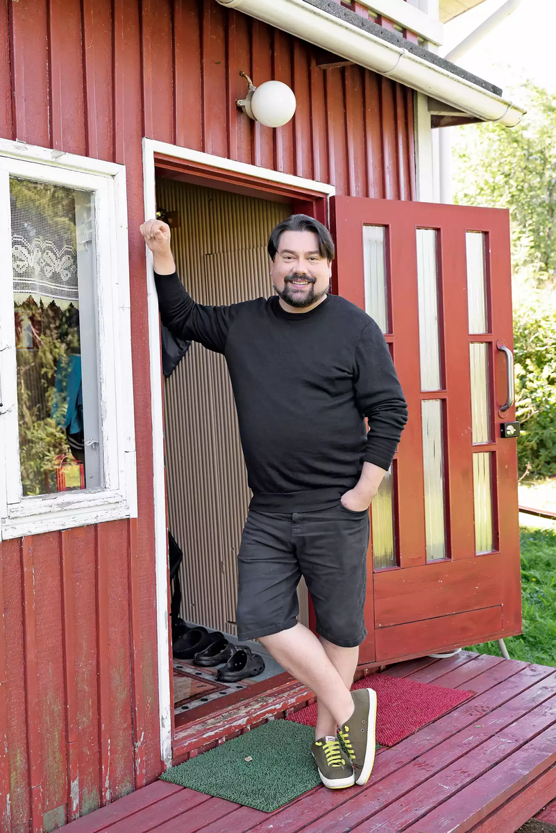 В доме еще при жизни бабушки и дедушки был проведен капитальный ремонт. Вейко и его родители укрепили несущие конструкции, заменили трубы и сантехнику