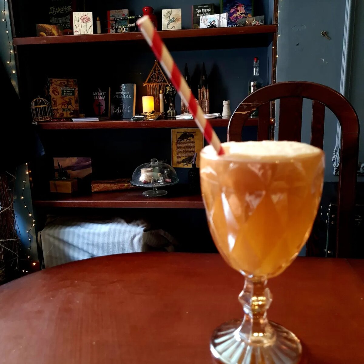 У меня безалкогольное. В составе крем-сода, сливки и какой-то тайный соус 🍻