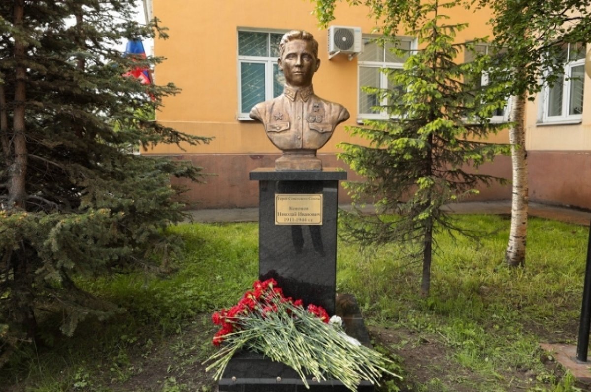    В Мурманске установили бюст Герою Советского Союза Николаю Кононову