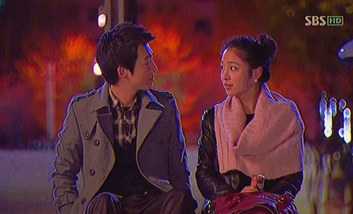 кадр из сериала. Чон Кен Хо и Ли Мин Джон