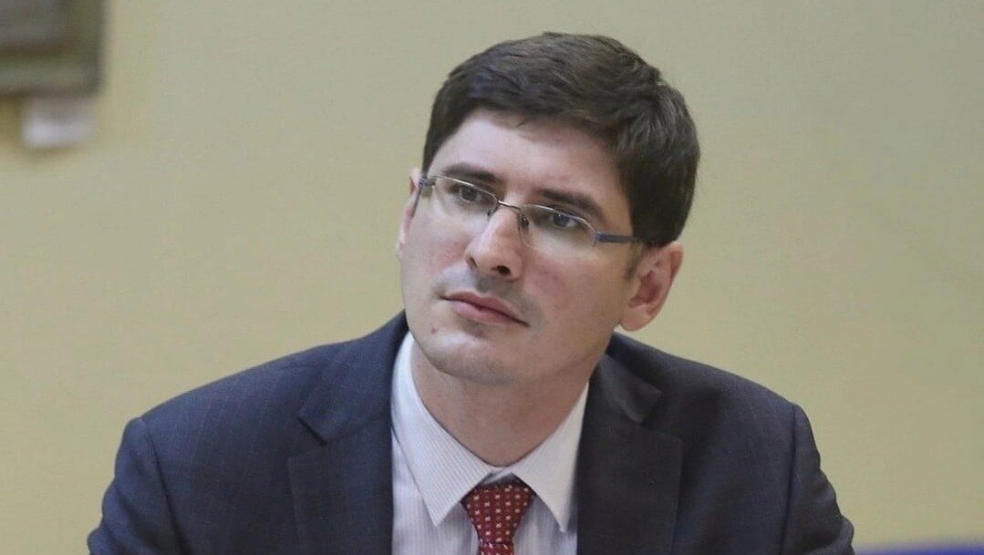    Ожидаемо, дефицит кадров на предприятиях оборонно-промышленного комплекса (ОПК) Нижегородской области большой. Об этом замгубернатора Андрей Саносян сообщил NewsNN на полях ПМЭФ-2023.