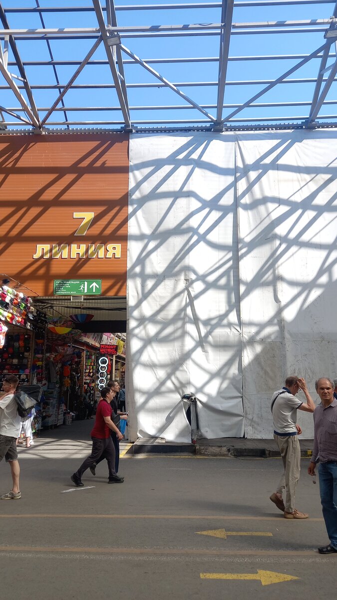 Оптово - розничный рынок "Садовод" после пожара 13 июня 2023 год. 