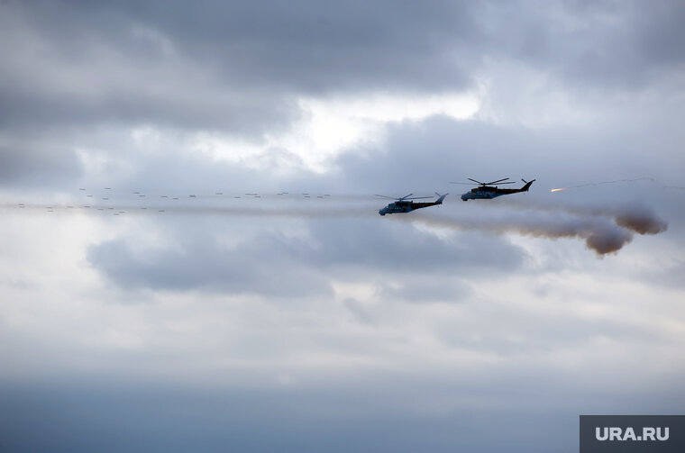    Живучесть вертолету обеспечивает расположение несущих винтов