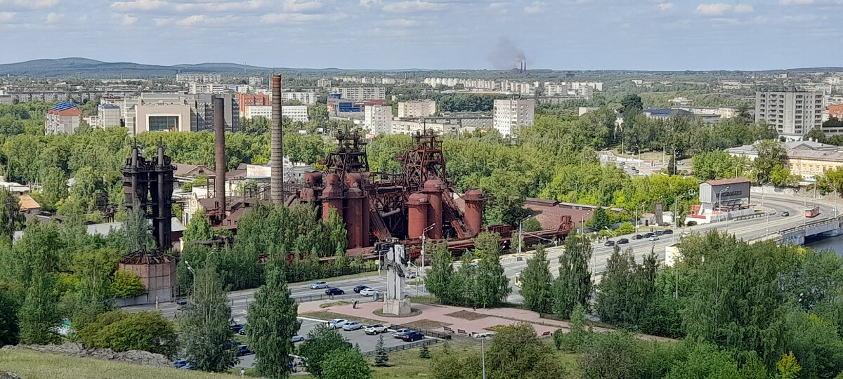 Вид на завод с Лисьей горы