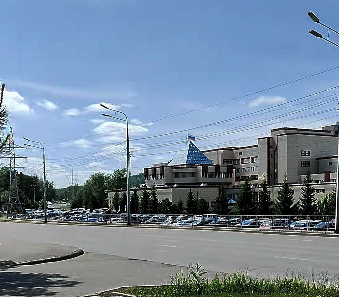 Главный и самый красивый корпус СФУ- Пирамида