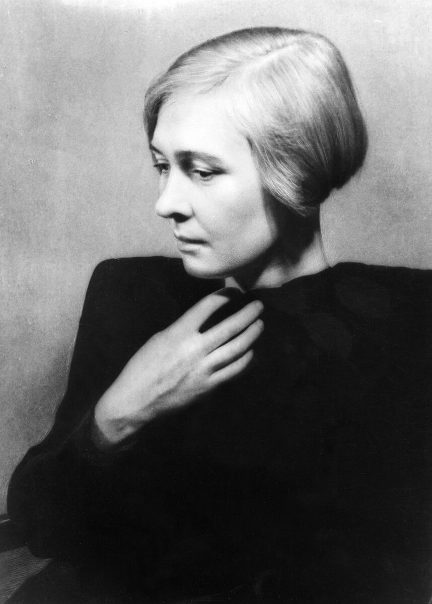 Ольга Фёдоровна Берггольц (16 мая 1910 - 13 ноября 1975)