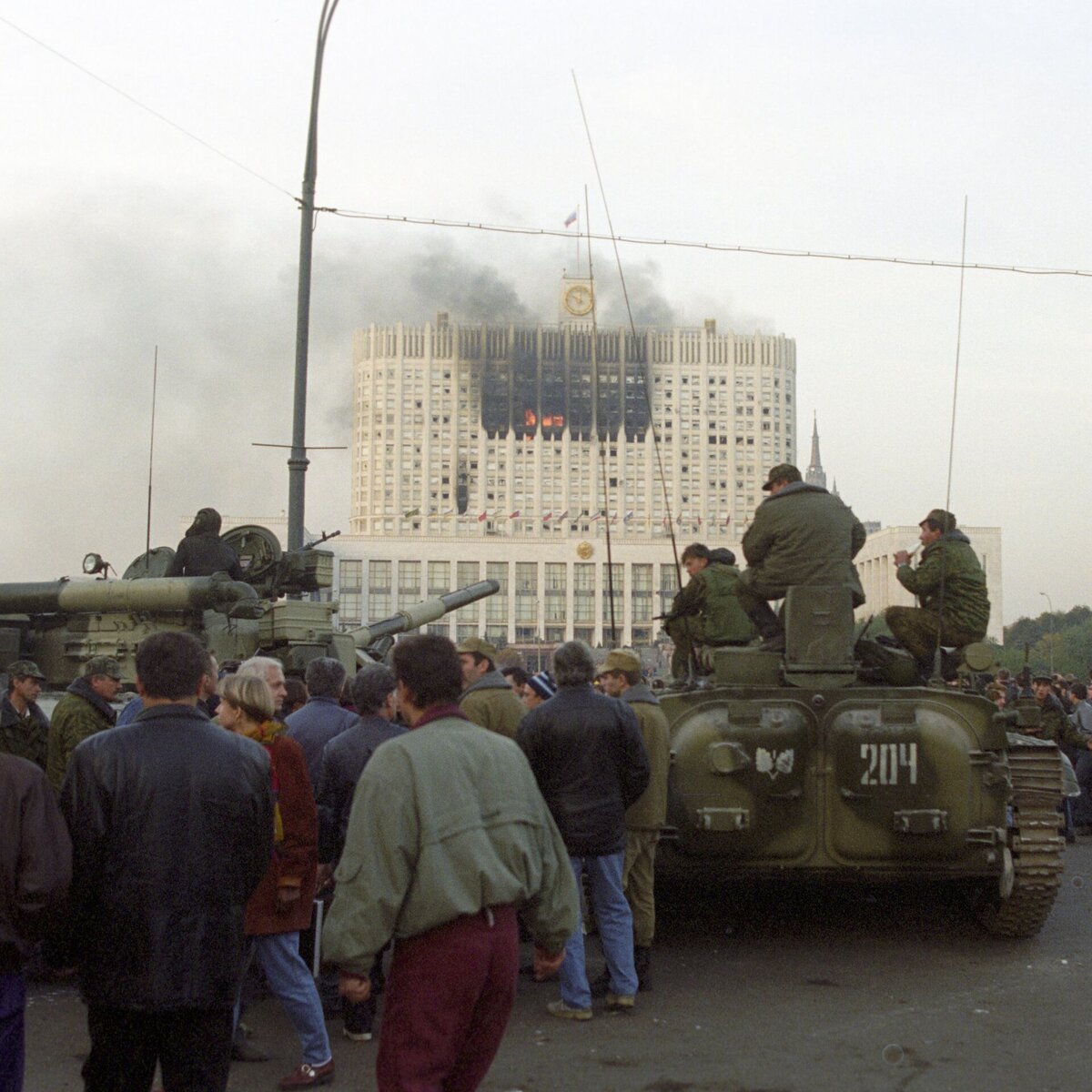 Вооруженное противостояние. Белый дом штурм 1993. 1993 Год Москва белый дом штурм. Черный октябрь 1993 Ельцин. 3-4 Октября 1993 штурм Останкино.