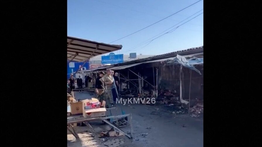     В поселке Горячеводском потушили пожар на Казачьем рынке в переулке Степном, сообщили в ГУ МЧС России по Ставрополью.