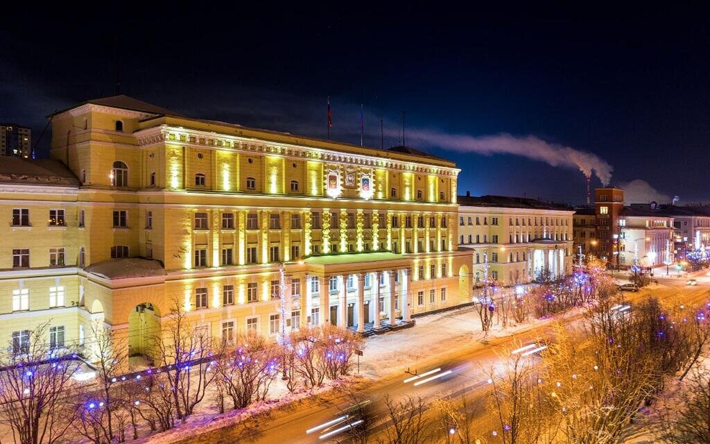 Murmansk city. Мурманск дом правительства. Мурманск архитектура города.