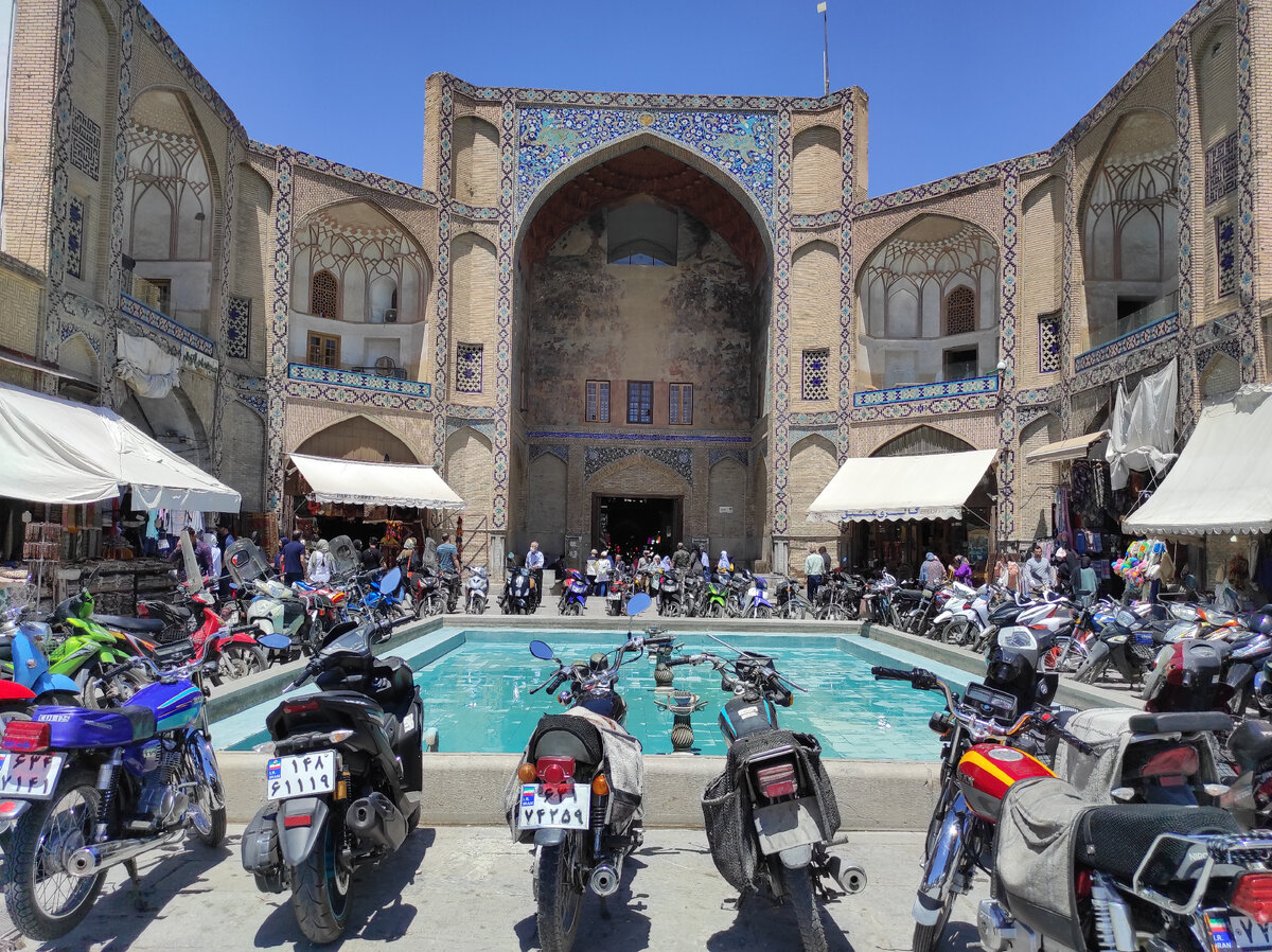 Восточный базар на площади Имама 