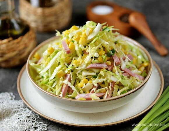 Простые салаты из капусты: 10 рецептов на скорую руку