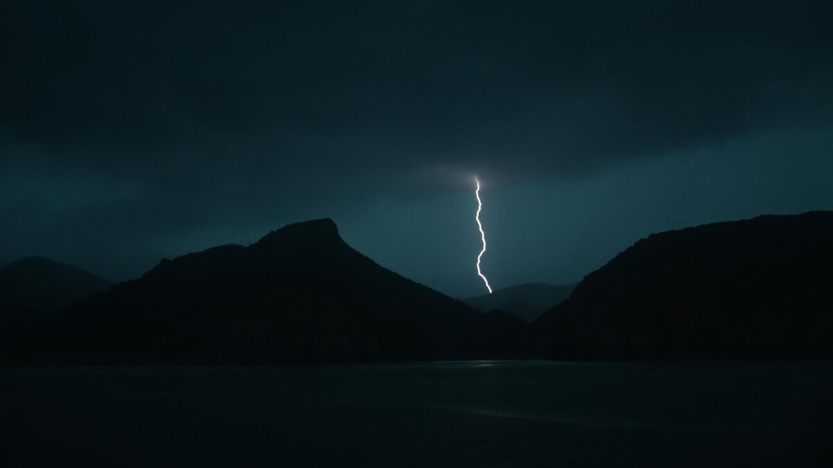    Молния© Globallookpress Komsomolskaya Pravda