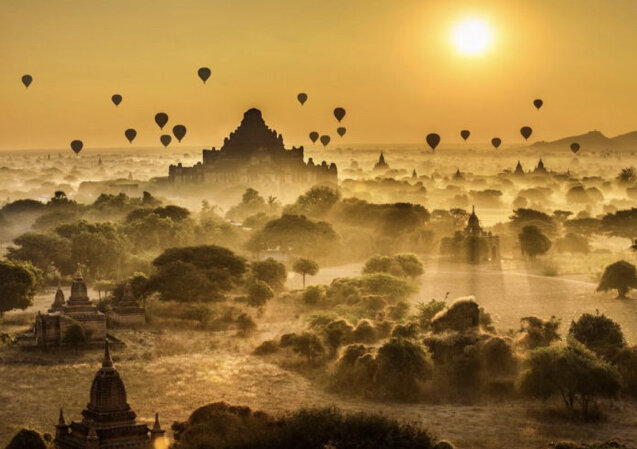 Долина тысячи пагод является одной из знаменитых исторических достопримечательностей Мьянмы. На площади всего около 4 кв. километров расположились тысячи буддистских, и не только, храмов. Это бесценная археологическая зона с тысячами многовековых исторических сооружений, множество из которых богато отделаны золотом и другими драгоценными материалами.