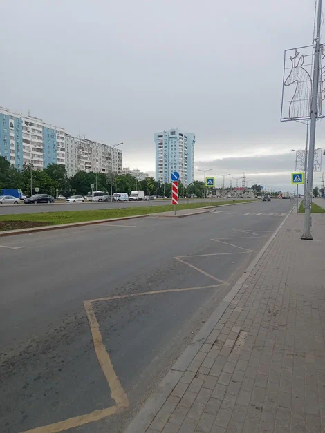 На остановке в 7 утра