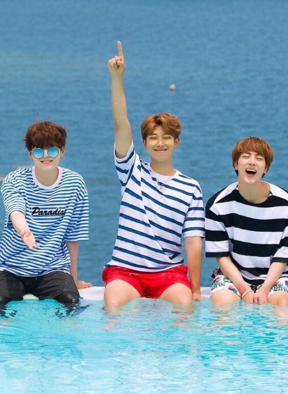 БТС в тельняшках