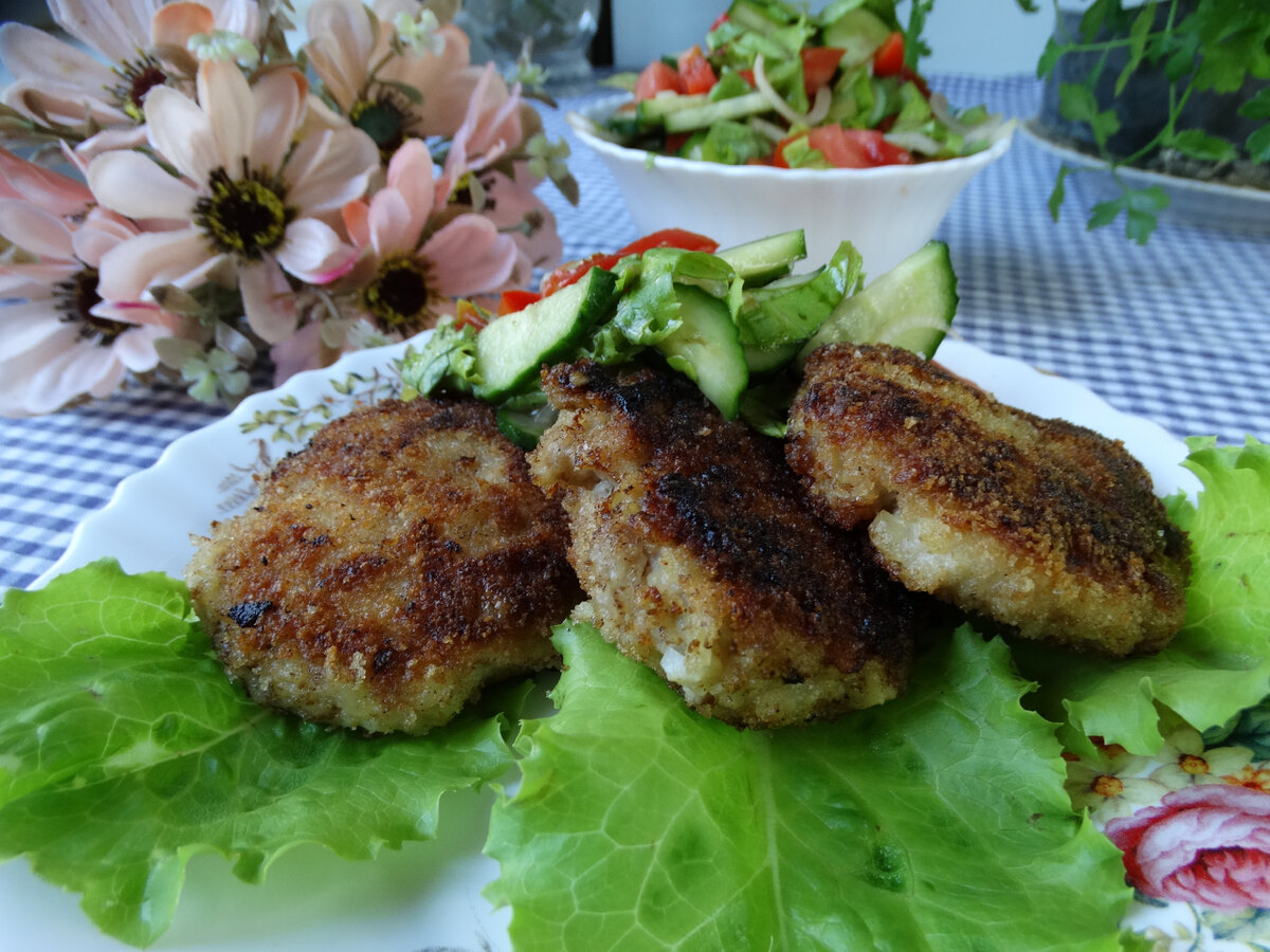 Какие ингредиенты нужны, чтобы приготовить мясные фрикадельки с вкусной подливой: