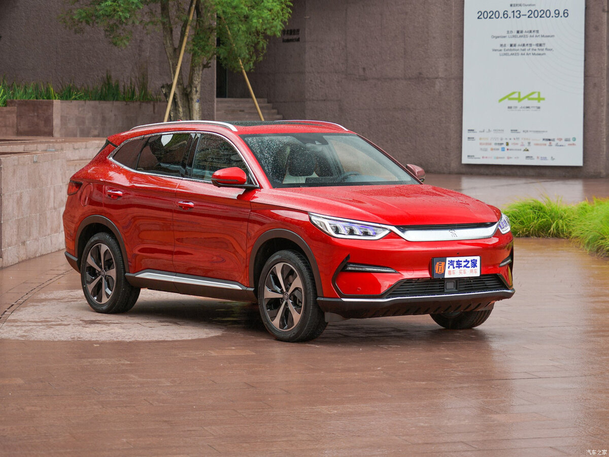 Популярность этого электромобиля в России во многом определяется его стоимостью. 