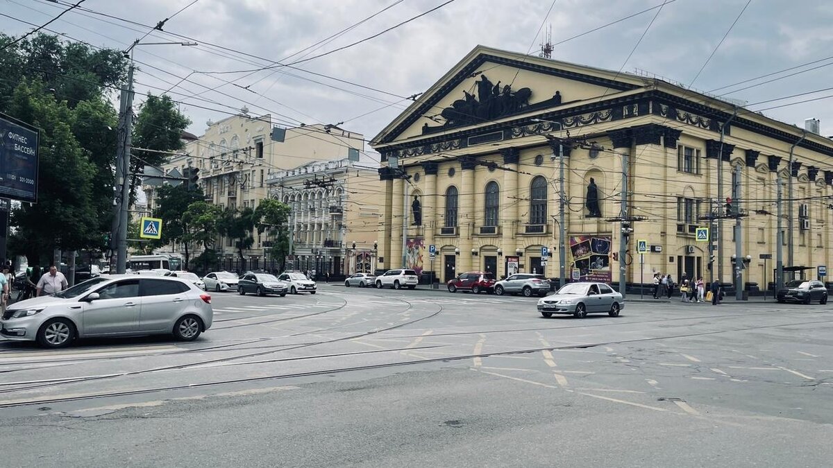     Губернатор Василий Голубев попросил граждан отказаться от поездок в центр Ростова-на-Дону, говорится в его Telegram.