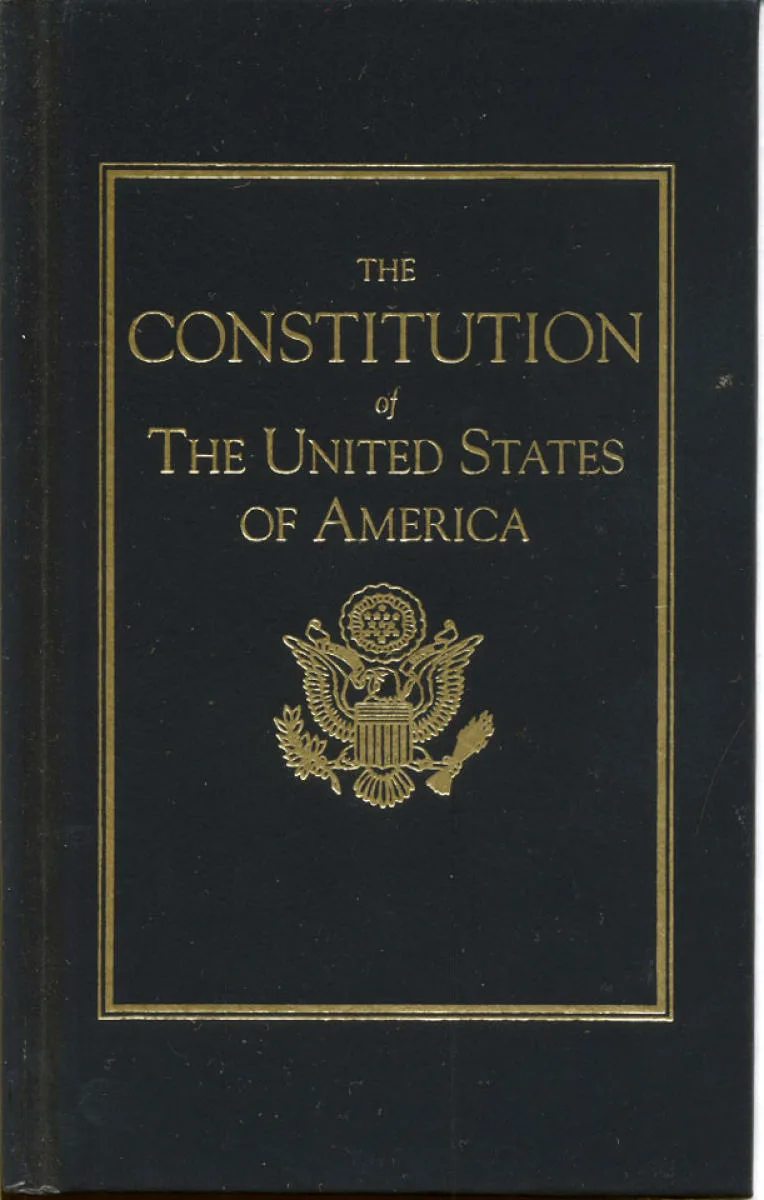 Constitution. Конституция США. Конституция США книга. Первая американская Конституция. Первая Конституция Америки.