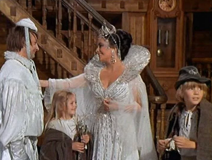 А далее факты, которые могут вас удивить или же вы просто узнаете новую информацию.  Георгий Михайлович Вицин - один из самых любимых и известных актеров нашей страны. Давайте узнаем о нем чуть больше.-7