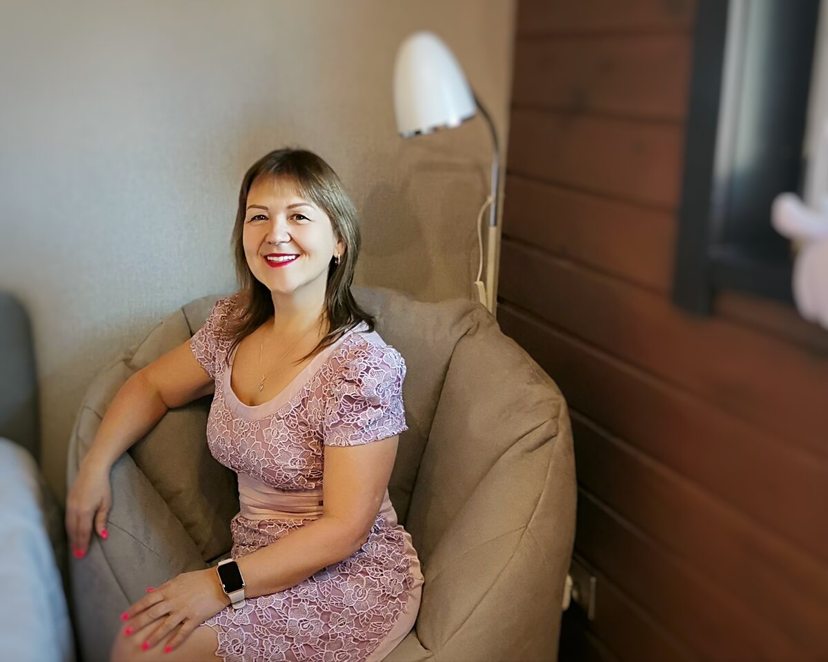 Худеющий в кайф человек на загородной вилле местных Мальдив